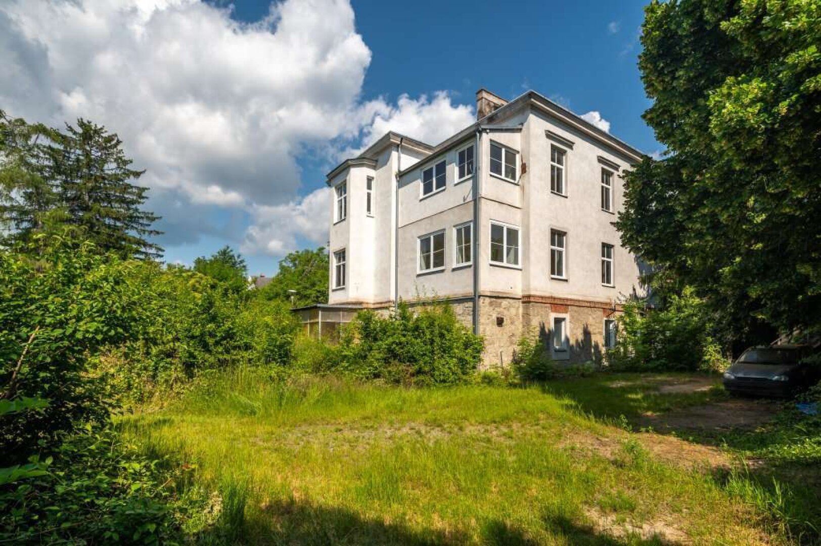 Attraktives Zinshaus in grüner Ruheoase mit tollen Garten