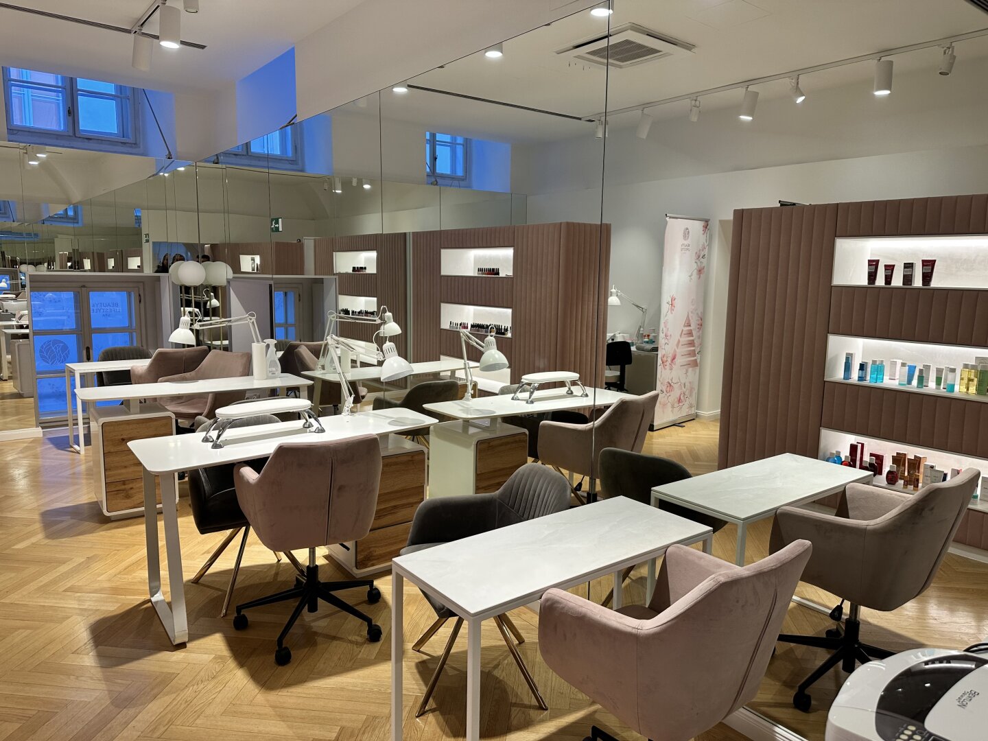 Topsaniertes Geschäftslokal - Schönheitssalon im Herzen Wiens – vielfältige Nutzungsmöglichkeiten auch für Kanzleien, Ärzte, etc.