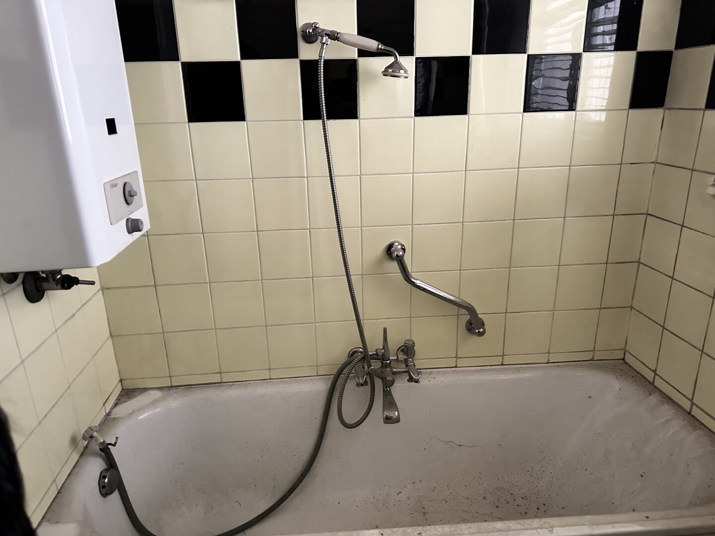 UNSANIERTE 4 ZIMMER NEUBAUWOHNUNG BEIM SONNWENDVIERTEL