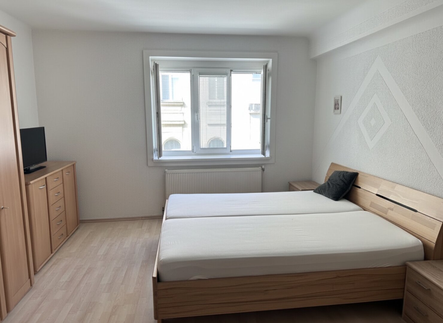 3 ZIMMER STADTWOHNUNG - FREIER MIETZINS - WG MÖGLICH - STELLPLATZ ANMIETBAR