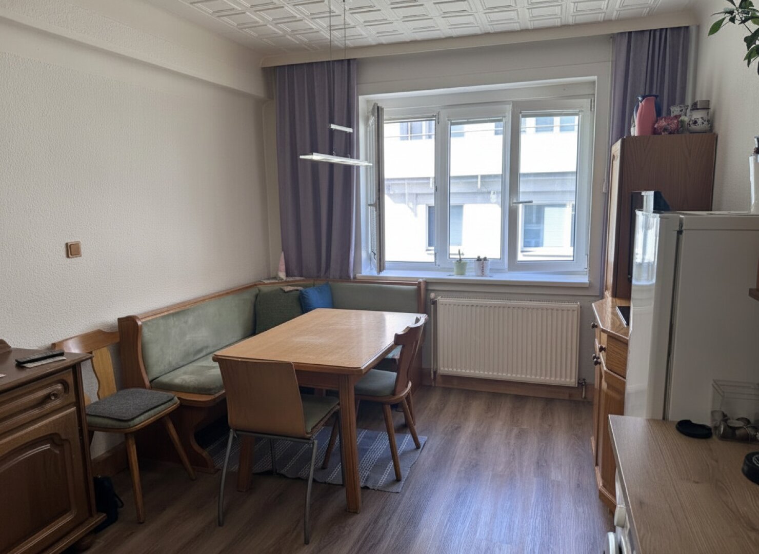 3 ZIMMER STADTWOHNUNG - FREIER MIETZINS - WG MÖGLICH - STELLPLATZ ANMIETBAR
