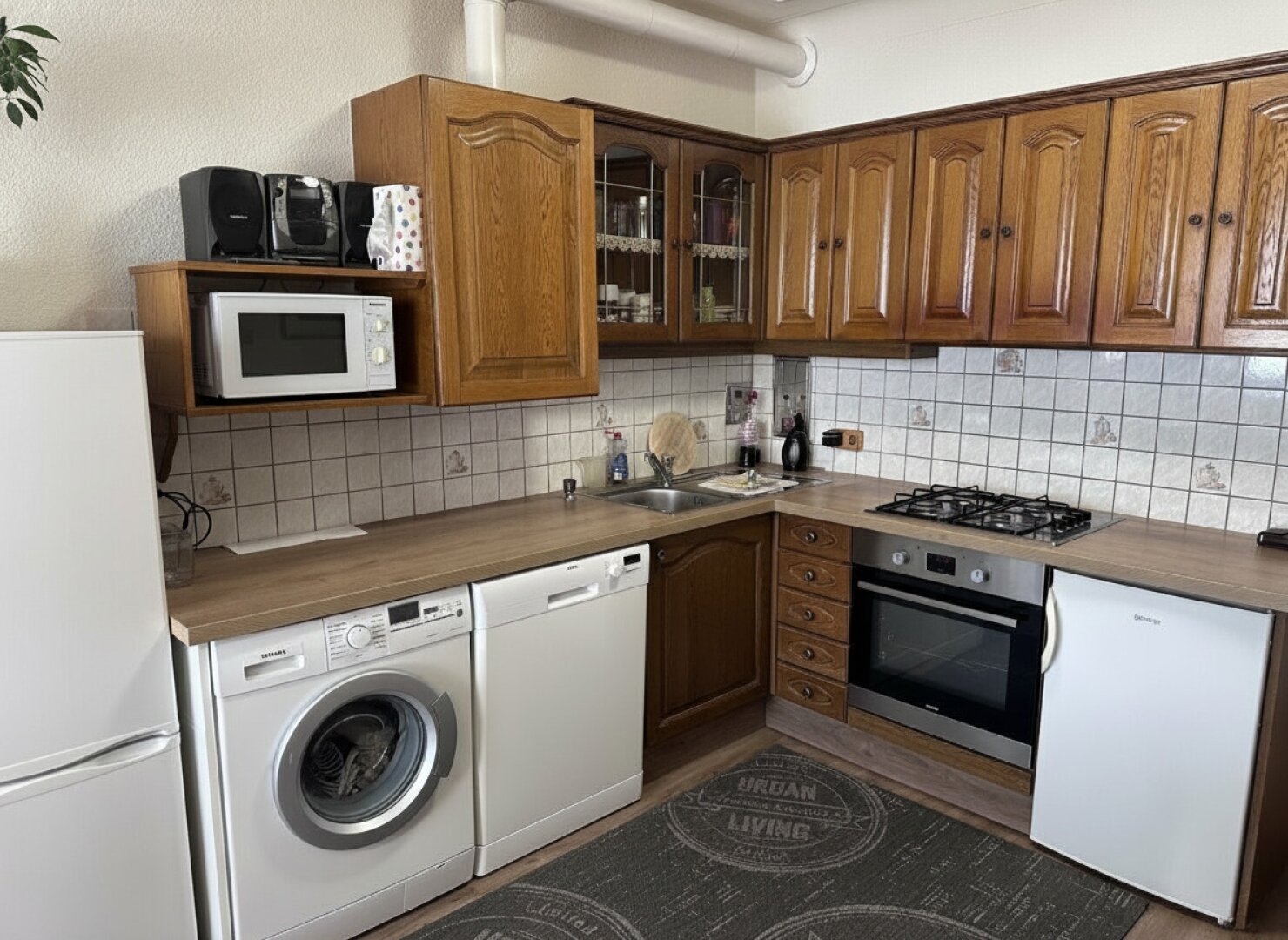 3 ZIMMER STADTWOHNUNG - FREIER MIETZINS - WG MÖGLICH - STELLPLATZ ANMIETBAR