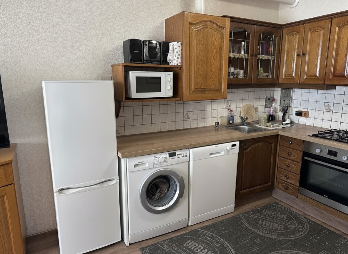 3 ZIMMER STADTWOHNUNG - FREIER MIETZINS - WG MÖGLICH - STELLPLATZ ANMIETBAR