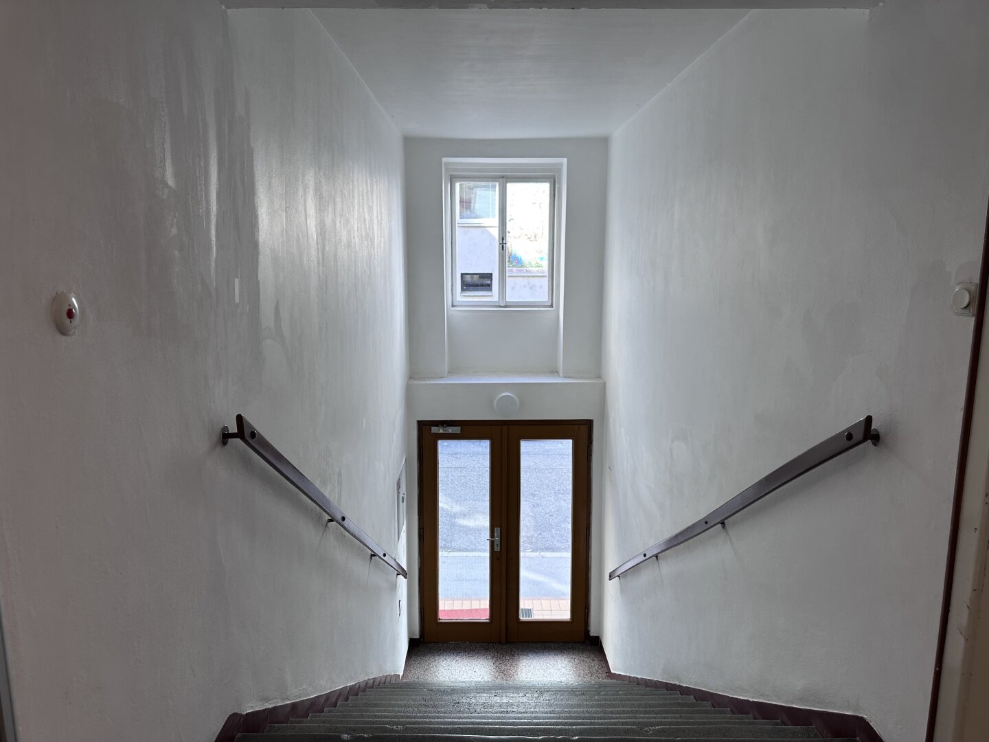 3 ZIMMER STADTWOHNUNG - FREIER MIETZINS - WG MÖGLICH - STELLPLATZ ANMIETBAR