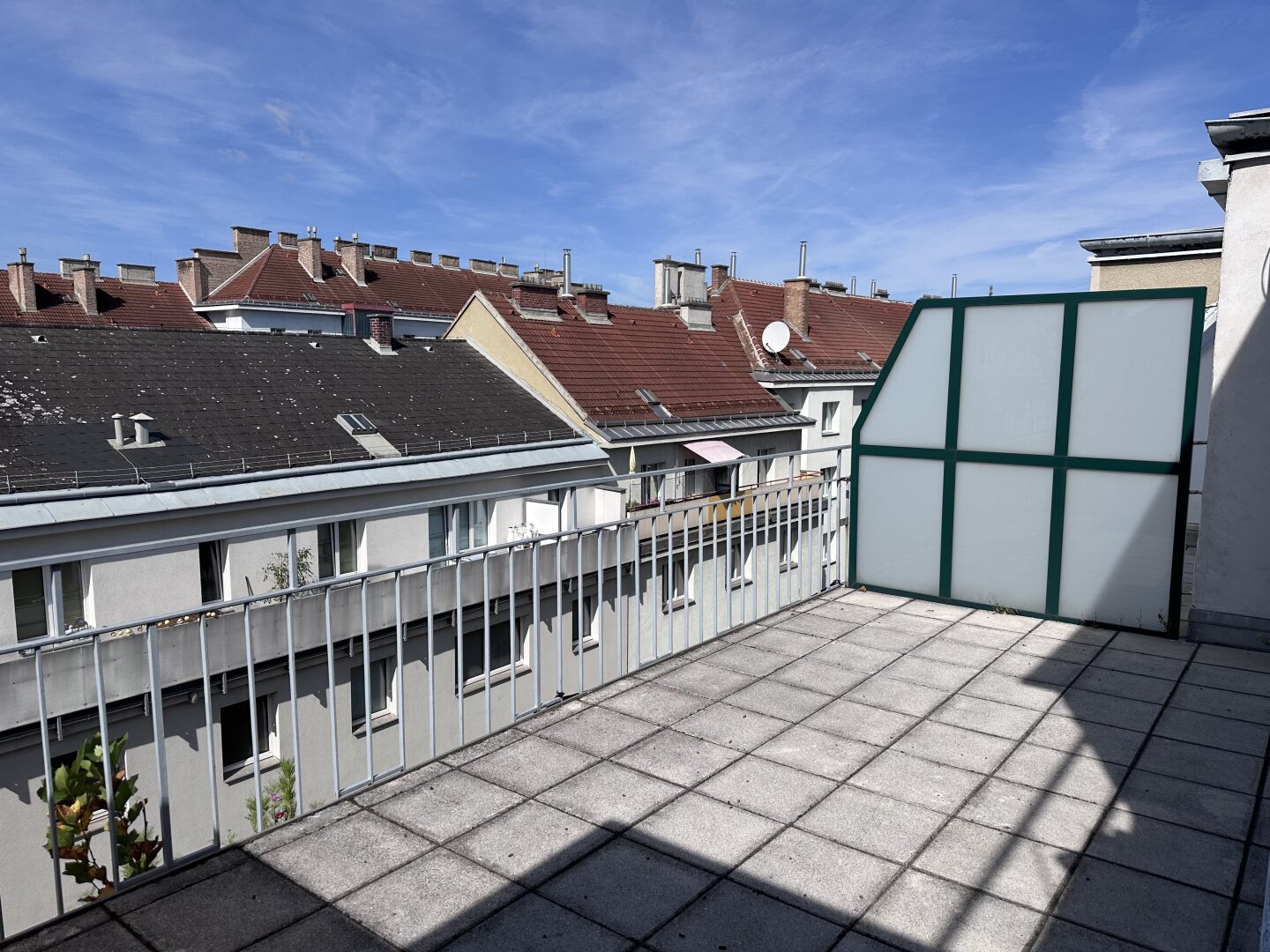 3 ZIMMER STADTWOHNUNG - FREIER MIETZINS - WG MÖGLICH - STELLPLATZ ANMIETBAR