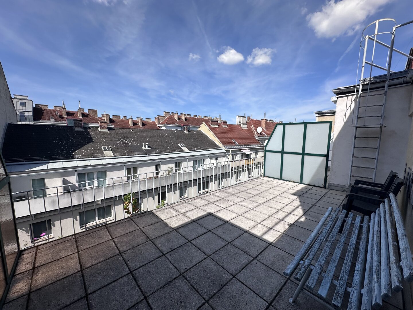 3 ZIMMER STADTWOHNUNG - FREIER MIETZINS - WG MÖGLICH - STELLPLATZ ANMIETBAR