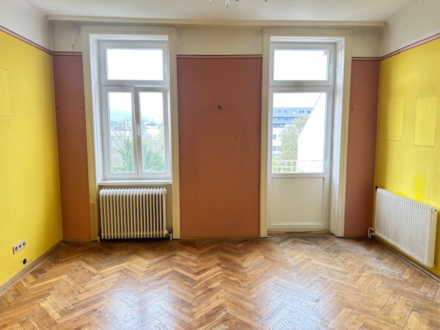 Seltene Altbauperle mit großem Südbalkon & Weitblick – Top Lage S-Bahn Hadersdorf