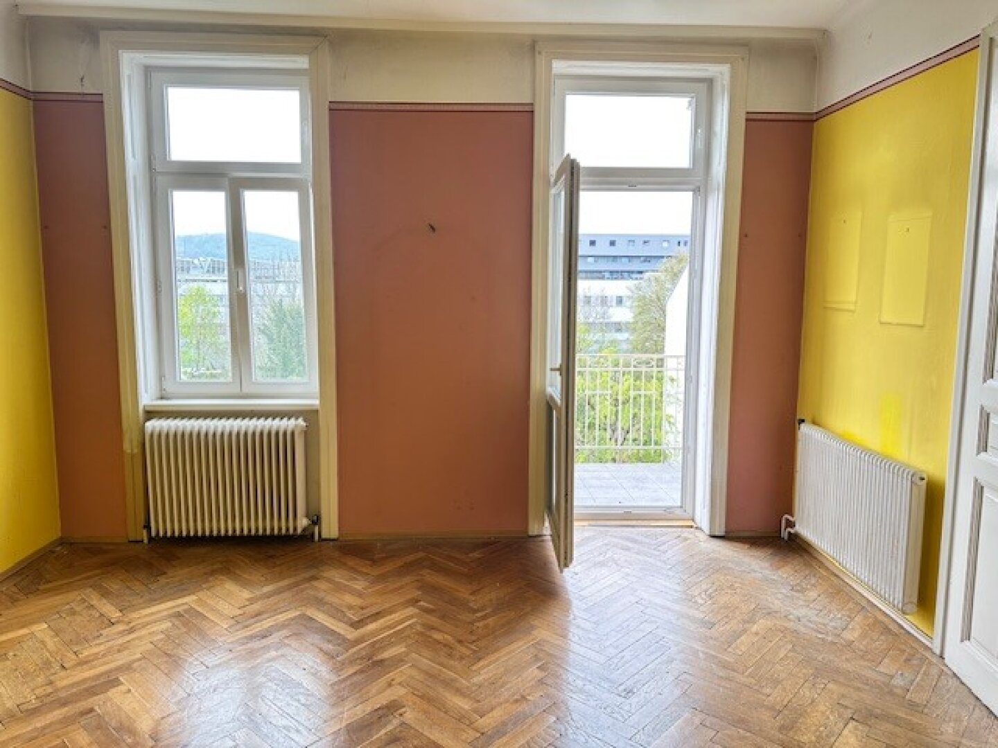 Seltene Altbauperle mit großem Südbalkon & Weitblick – Top Lage S-Bahn Hadersdorf
