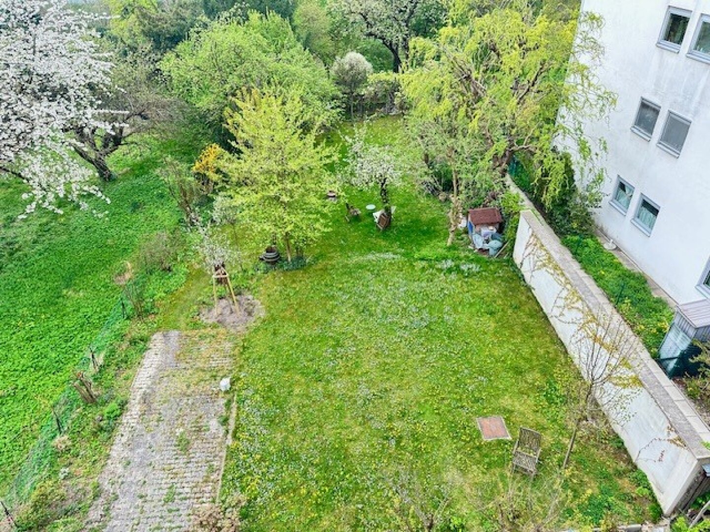 Seltene Altbauperle mit großem Südbalkon & Weitblick – Top Lage S-Bahn Hadersdorf