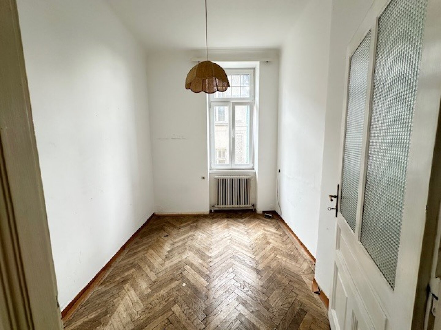 Seltene Altbauperle mit großem Südbalkon & Weitblick – Top Lage S-Bahn Hadersdorf