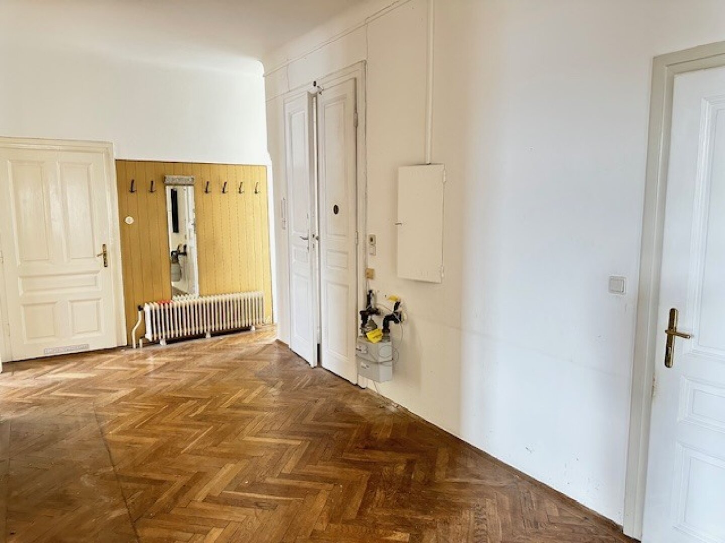 Seltene Altbauperle mit großem Südbalkon & Weitblick – Top Lage S-Bahn Hadersdorf