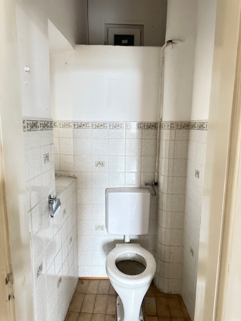 Seltene Altbauperle mit großem Südbalkon & Weitblick – Top Lage S-Bahn Hadersdorf