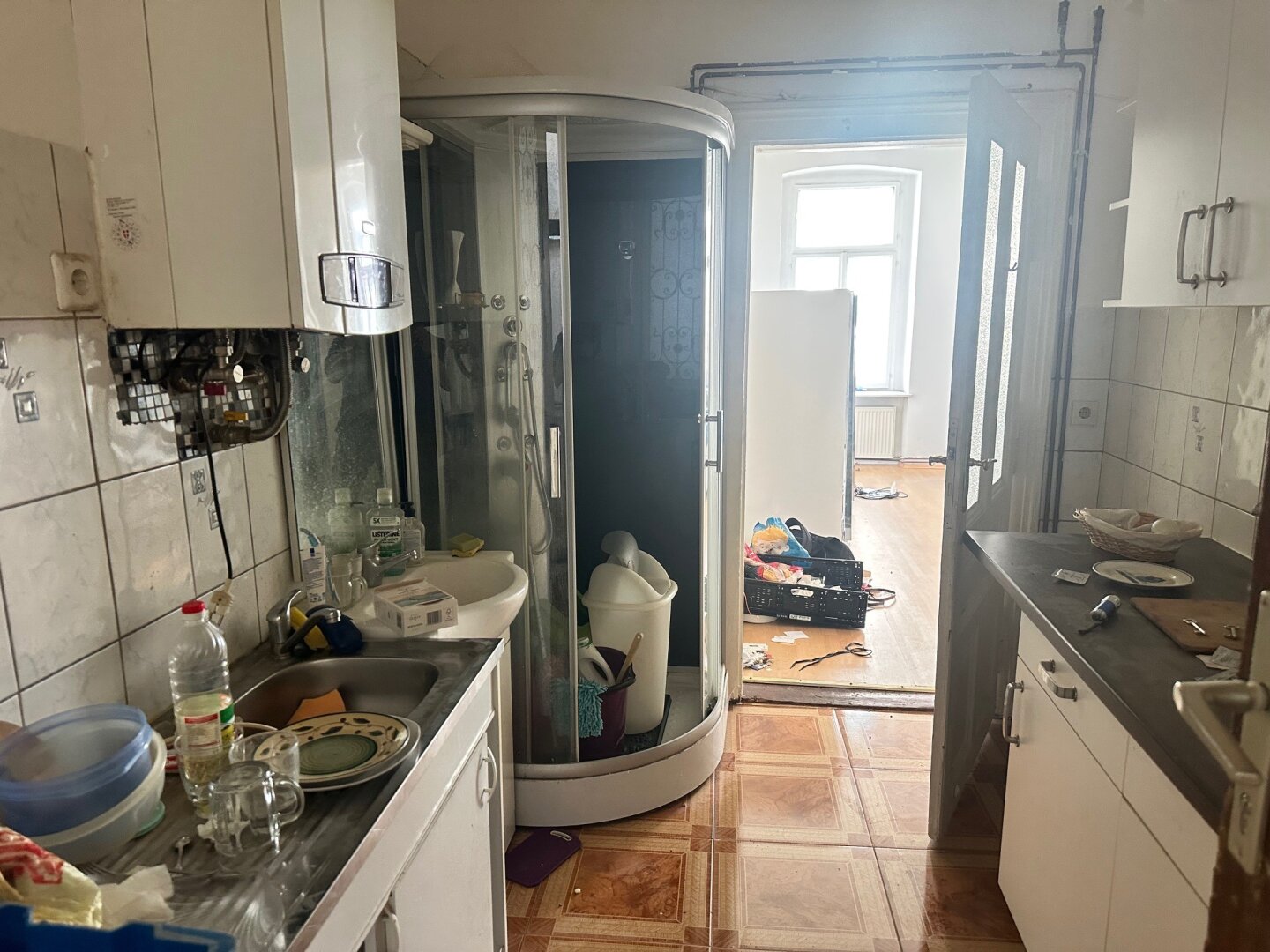 Freundliche Wohnung mit Gastherme - Zimmer - Kabinett - Gang WC gegenüber
