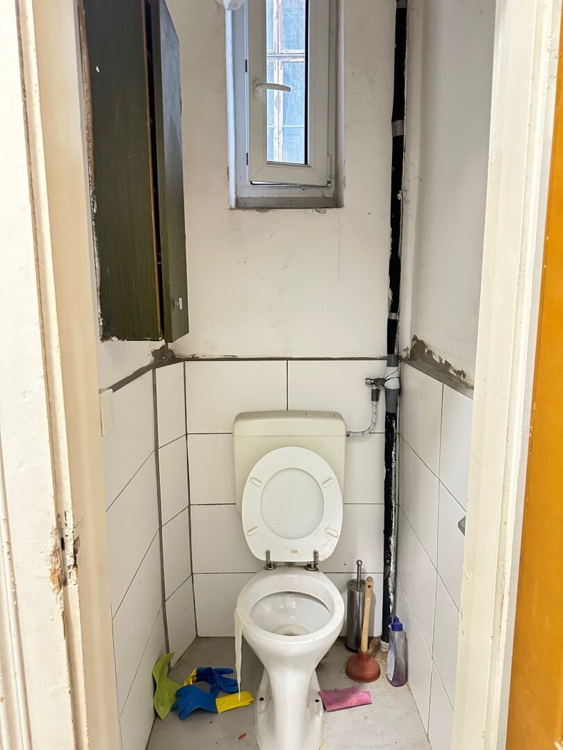 Freundliche Wohnung mit Gastherme - Zimmer - Kabinett - Gang WC gegenüber