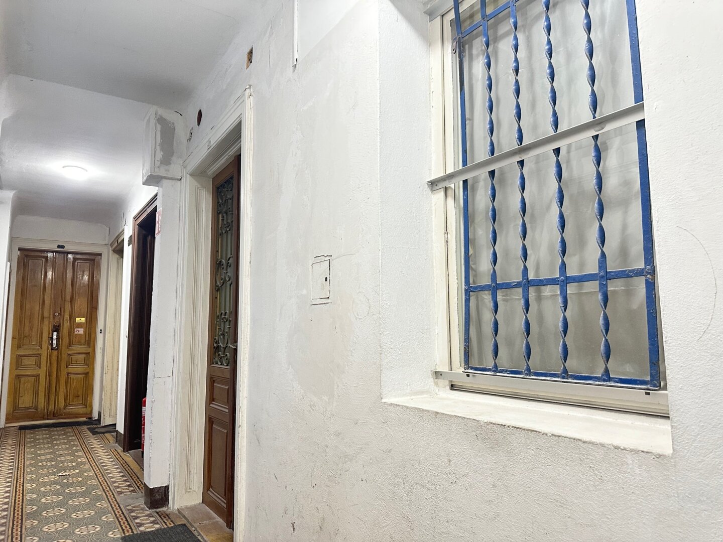 Freundliche Wohnung mit Gastherme - Zimmer - Kabinett - Gang WC gegenüber