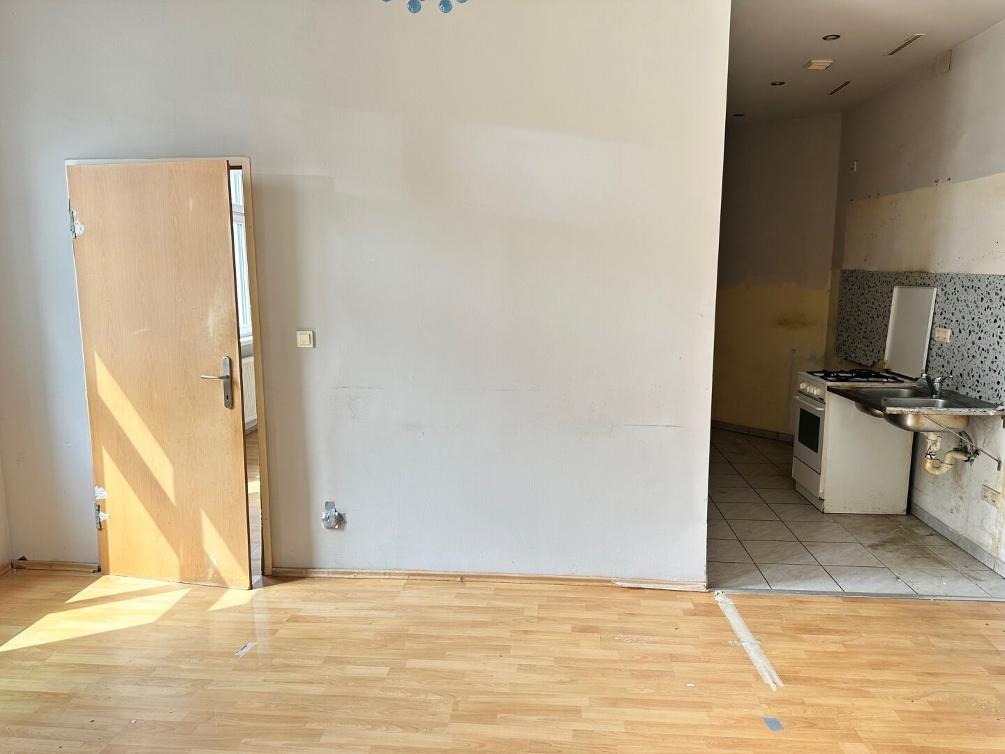 Helle Wohnung für kreative Handwerker - LUGNER CITY Nähe
