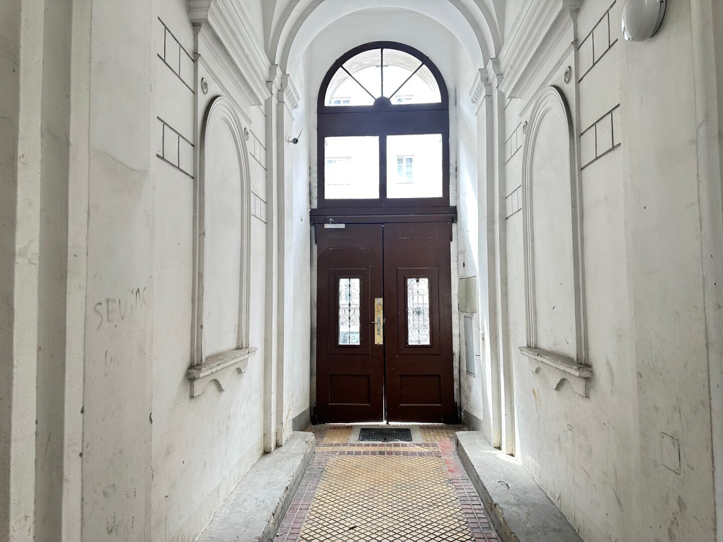 Helle Wohnung für kreative Handwerker - LUGNER CITY Nähe