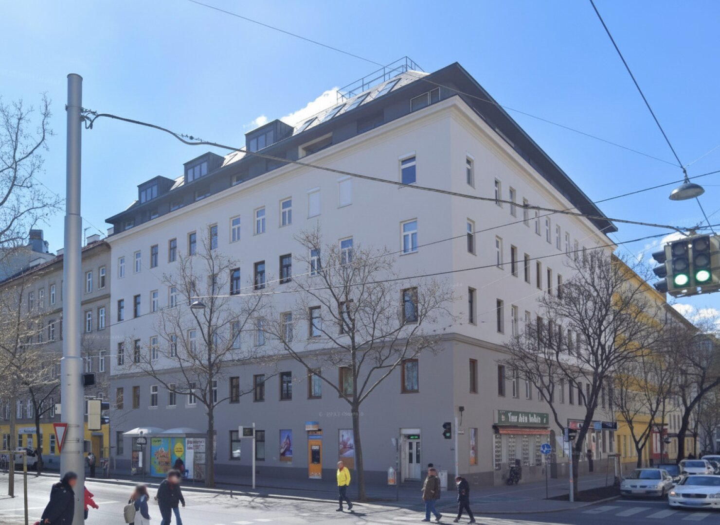 ERSTBEZUG - Top sanierter Stilaltbau nähe Millennium-City