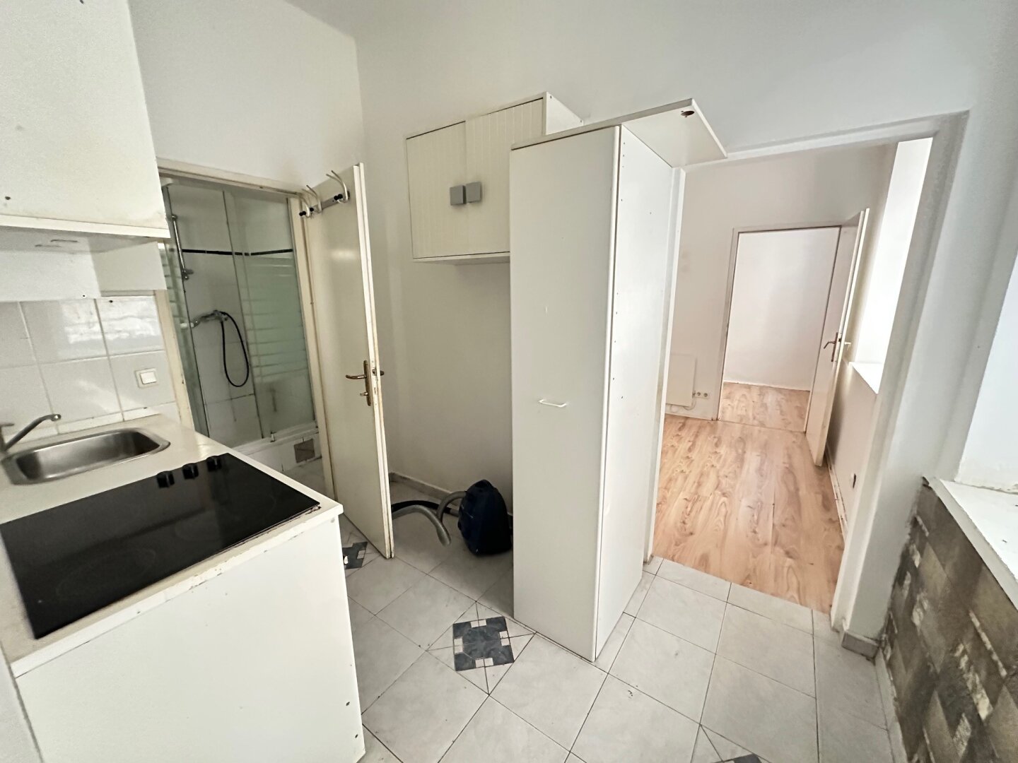 Renovierungsbedürftige helle Wohnung bei WU/MESSE/PRATER