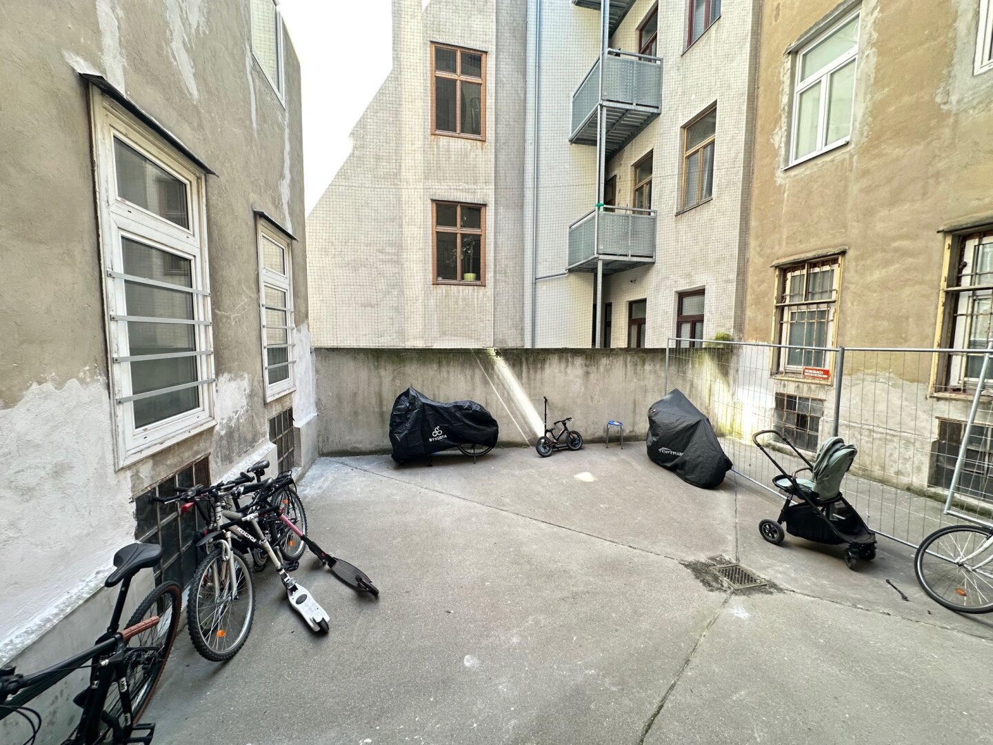 Renovierungsbedürftige helle Wohnung bei WU/MESSE/PRATER