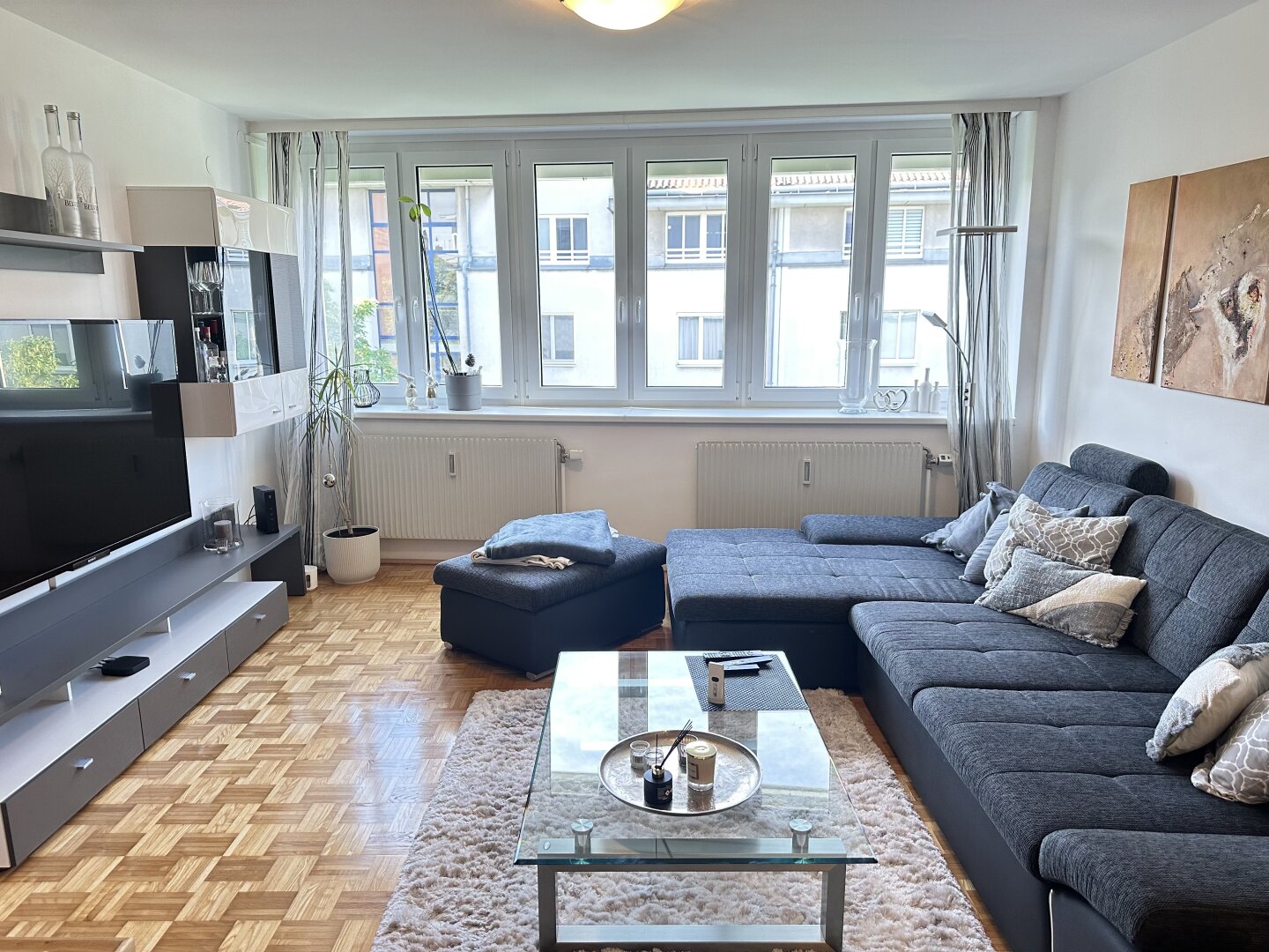 MODERNE HELLE MAISONETTE-WOHNUNG mit TIEFGARAGENSTELLPLATZ