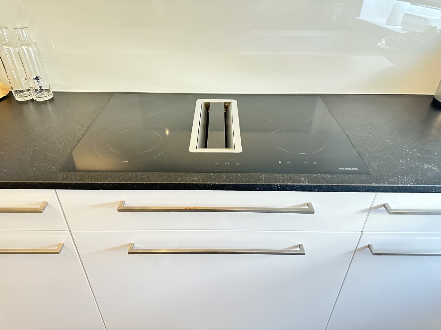 MODERNE HELLE MAISONETTE-WOHNUNG mit TIEFGARAGENSTELLPLATZ