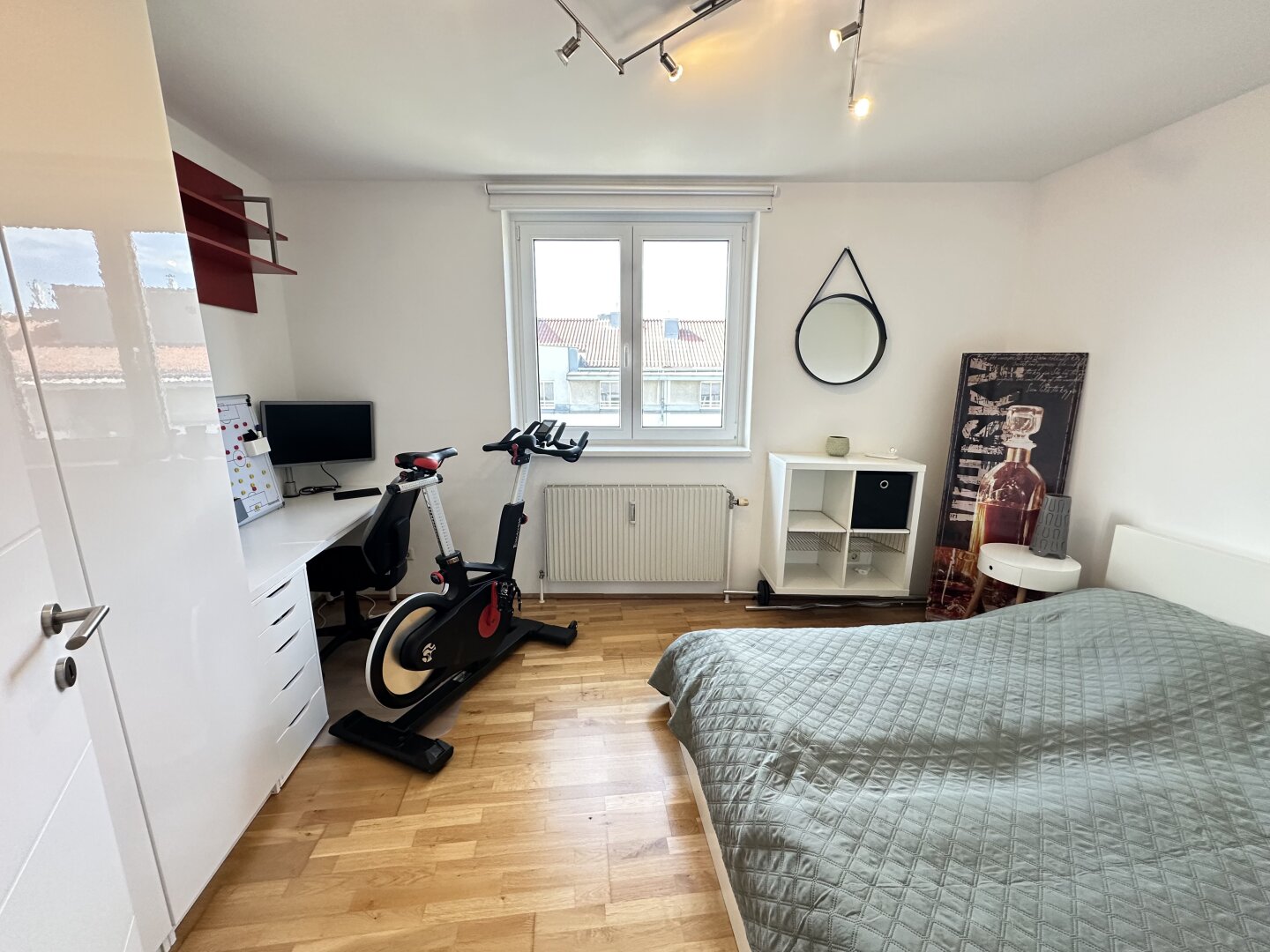 MODERNE HELLE MAISONETTE-WOHNUNG mit TIEFGARAGENSTELLPLATZ