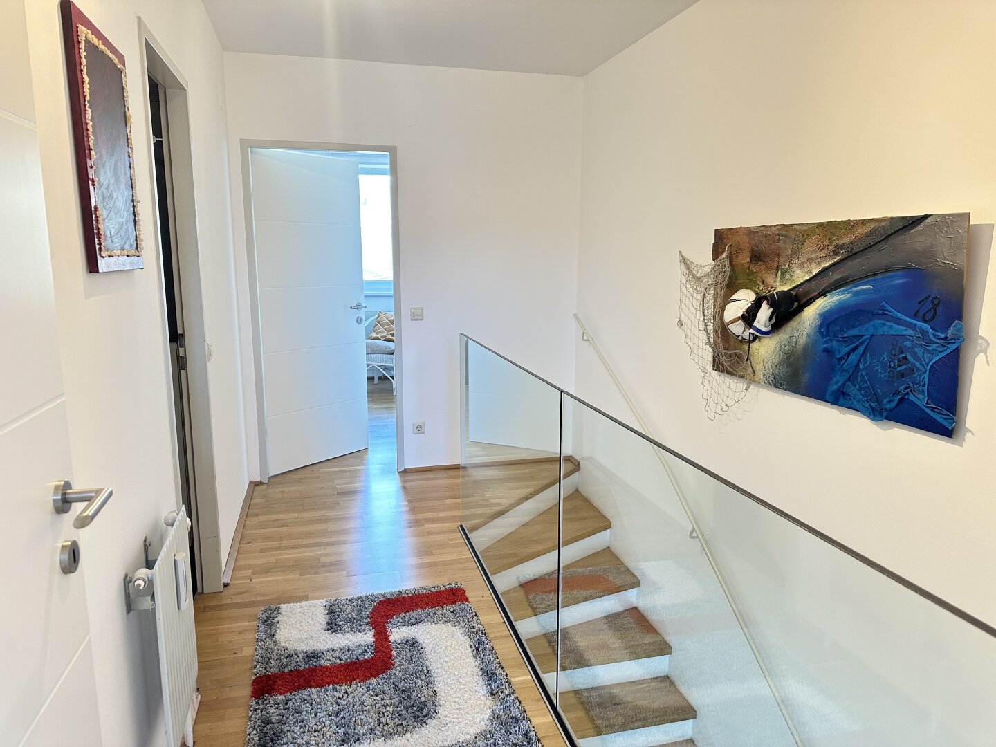 MODERNE HELLE MAISONETTE-WOHNUNG mit TIEFGARAGENSTELLPLATZ