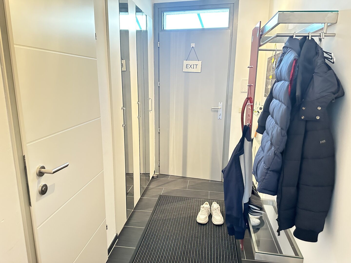 MODERNE HELLE MAISONETTE-WOHNUNG mit TIEFGARAGENSTELLPLATZ