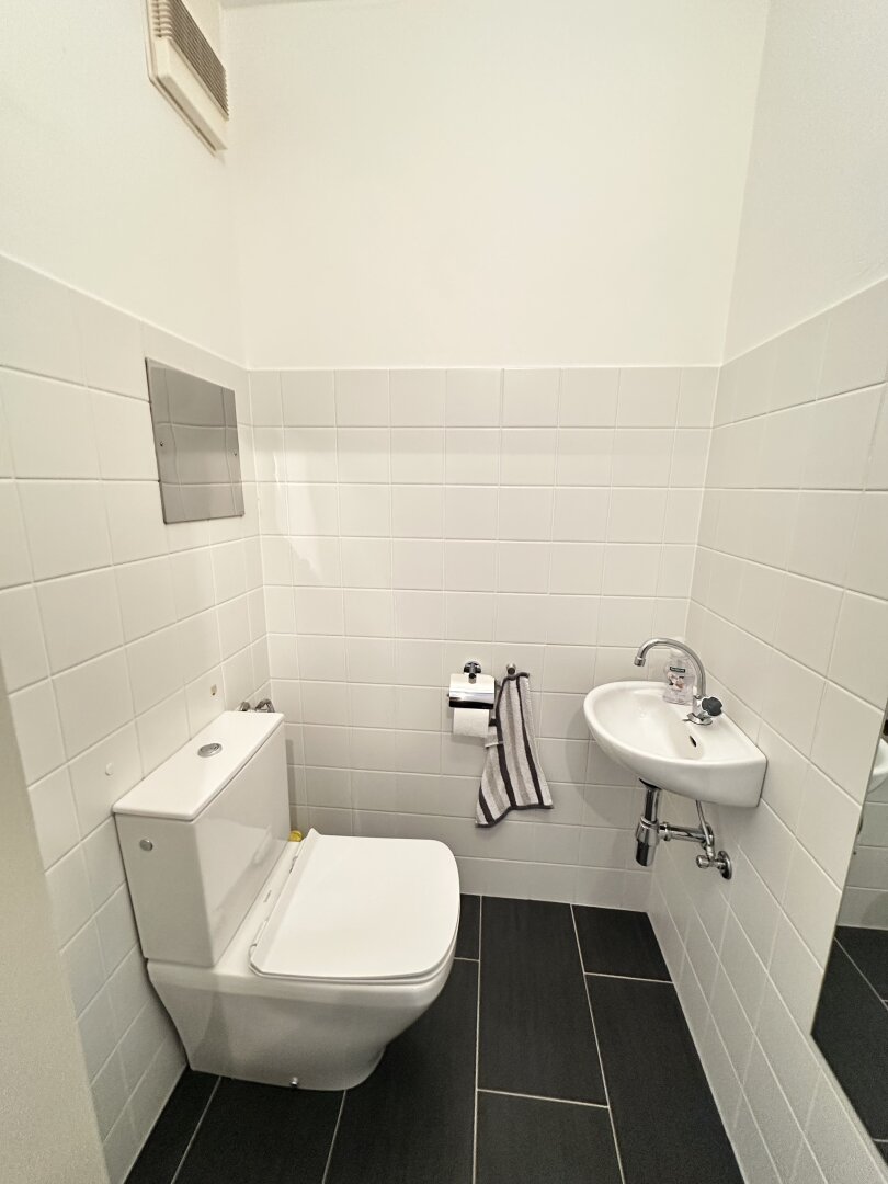 MODERNE HELLE MAISONETTE-WOHNUNG mit TIEFGARAGENSTELLPLATZ