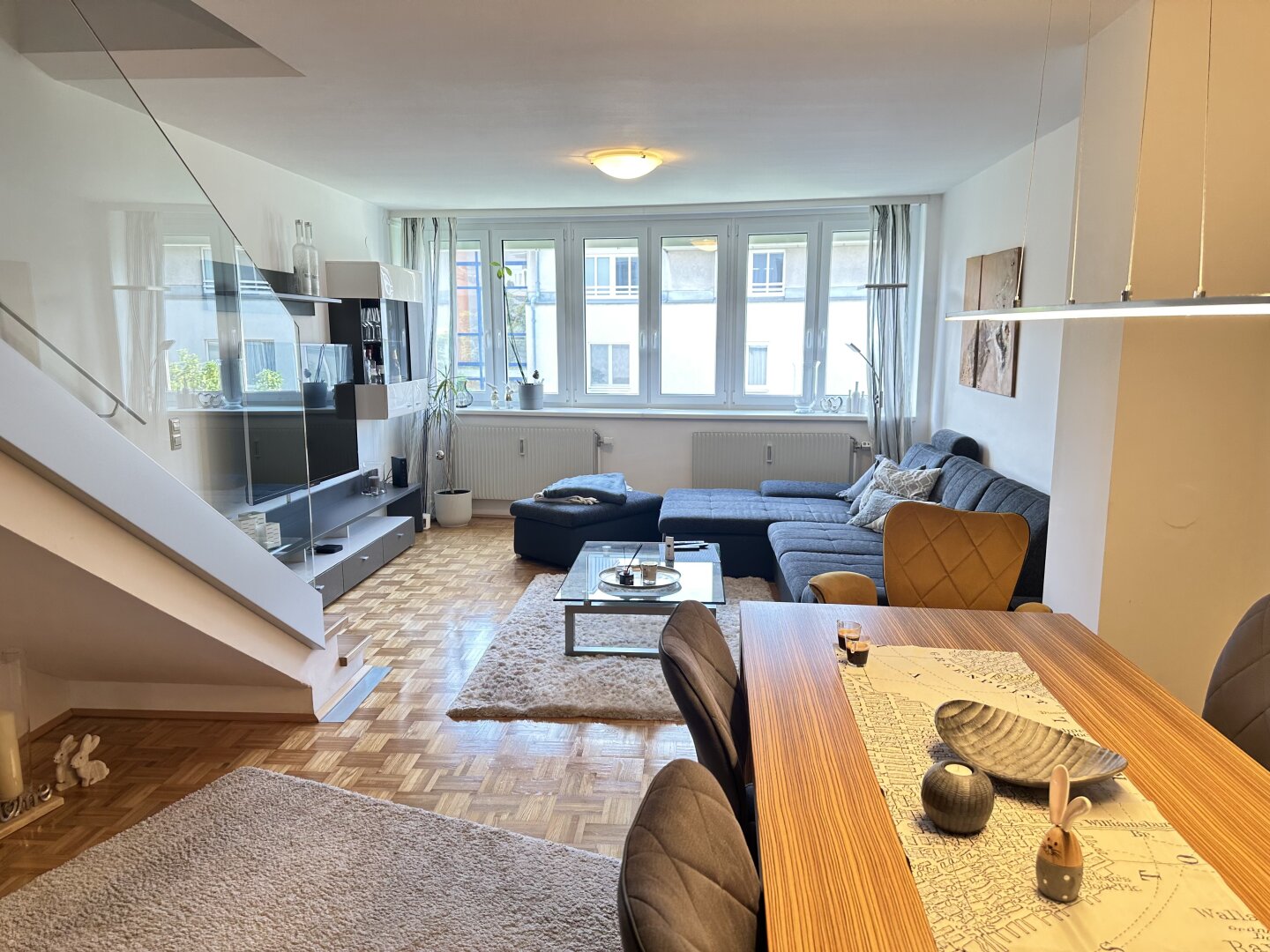 MODERNE HELLE MAISONETTE-WOHNUNG mit TIEFGARAGENSTELLPLATZ