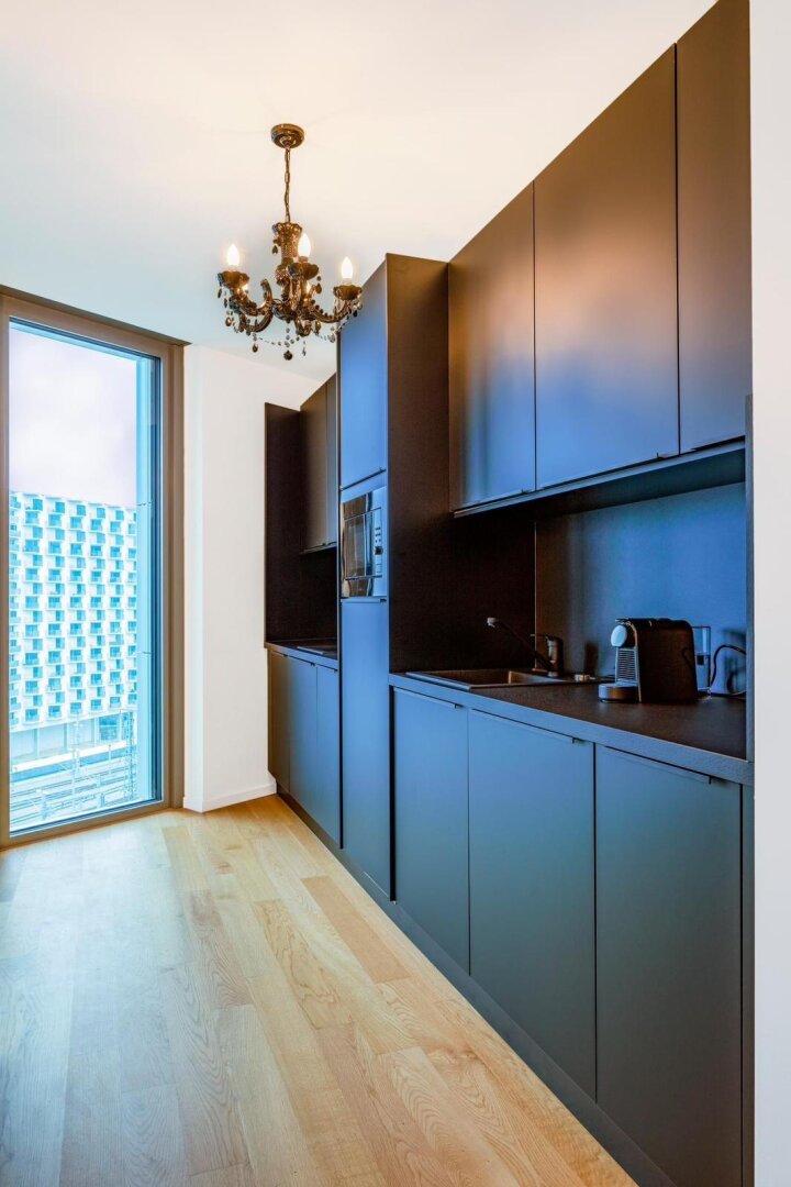 EXKLUSIVE TOP WOHNUNG mit außergewöhnlichen FERNBLICK - GARAGENSTELLPLATZ + BALKON + 12. LIFTSTOCK