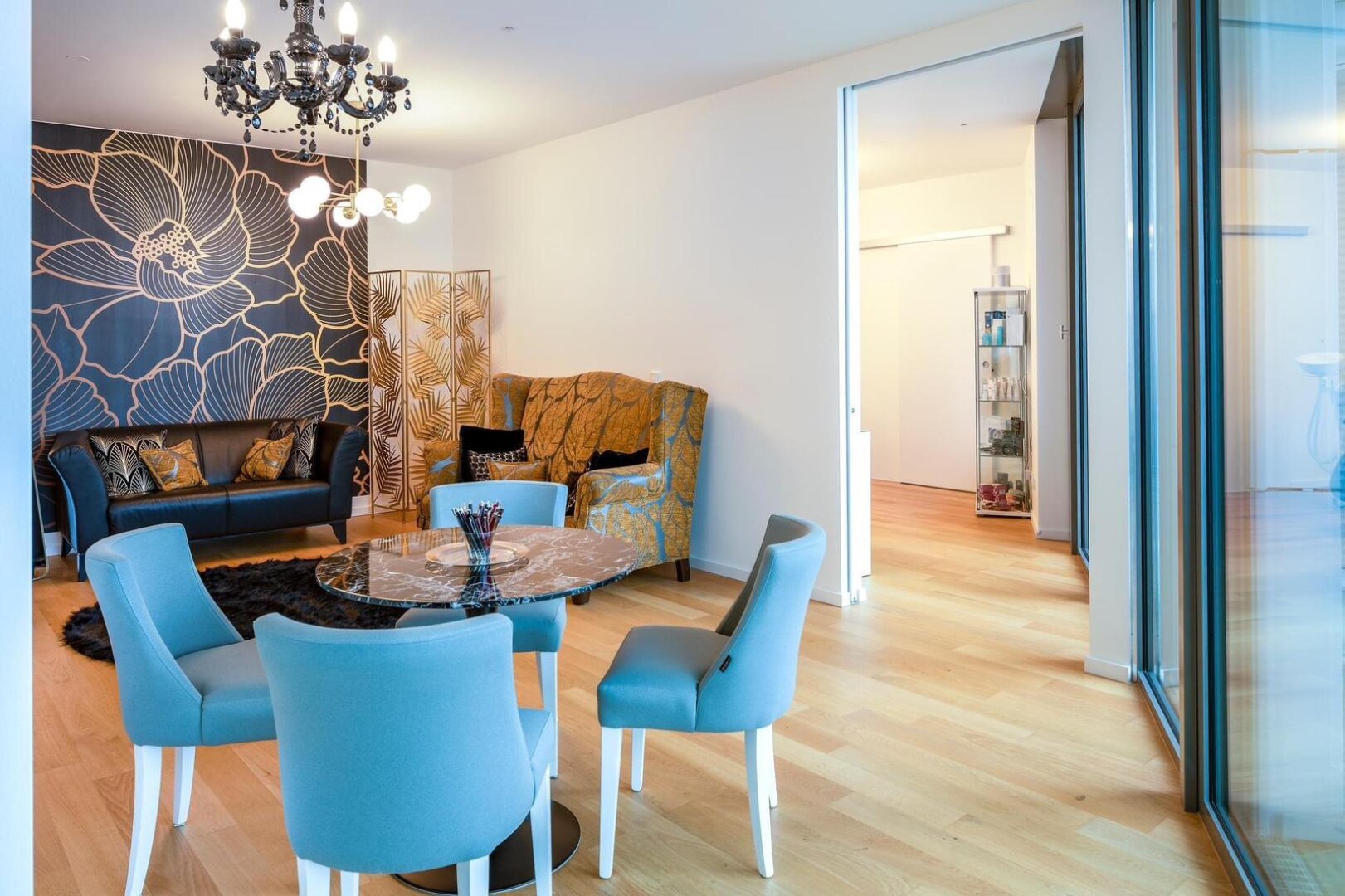 EXKLUSIVE TOP WOHNUNG mit außergewöhnlichen FERNBLICK - GARAGENSTELLPLATZ + BALKON + 12. LIFTSTOCK