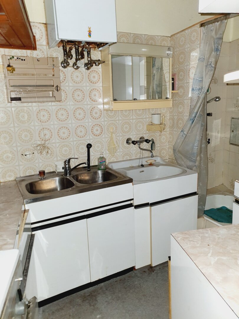 Unsanierte Wohnung in einem wunderschön sanierten Stilaltbau - Gaußplatz/Augarten
