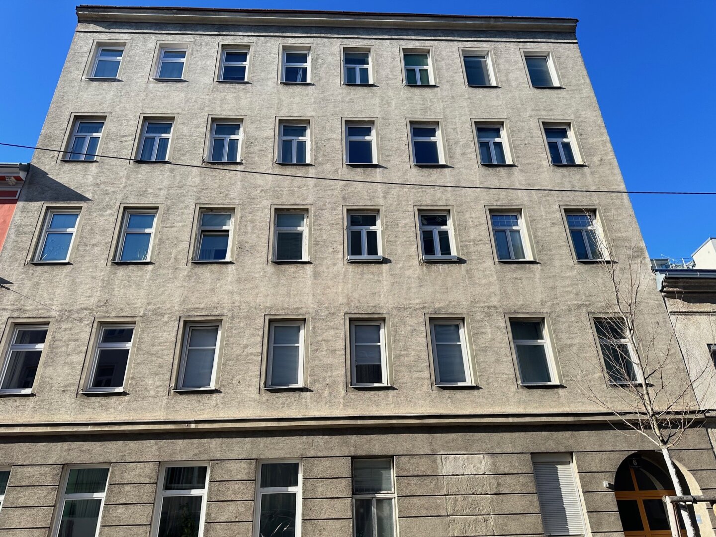 RENOVIERUNGSBEDÜRFTIGE SINGLEWOHNUNG MIT WC