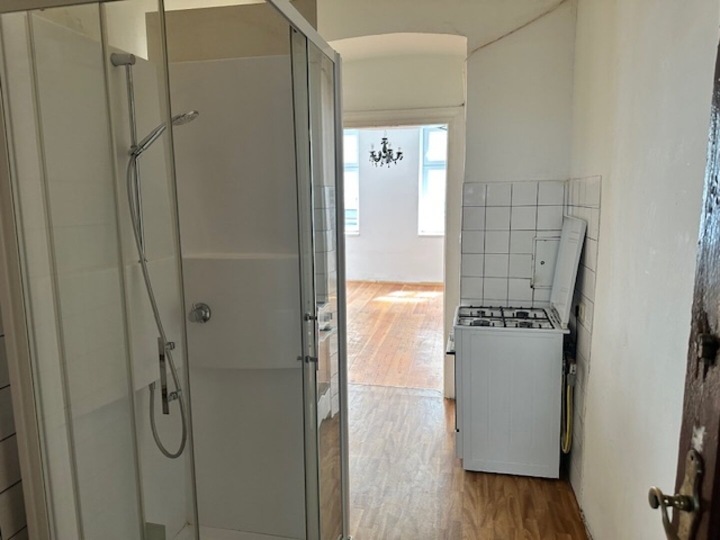 Sanierungsbedürftige 1-Zimmer-Wohnung nahe S-Bahn Station