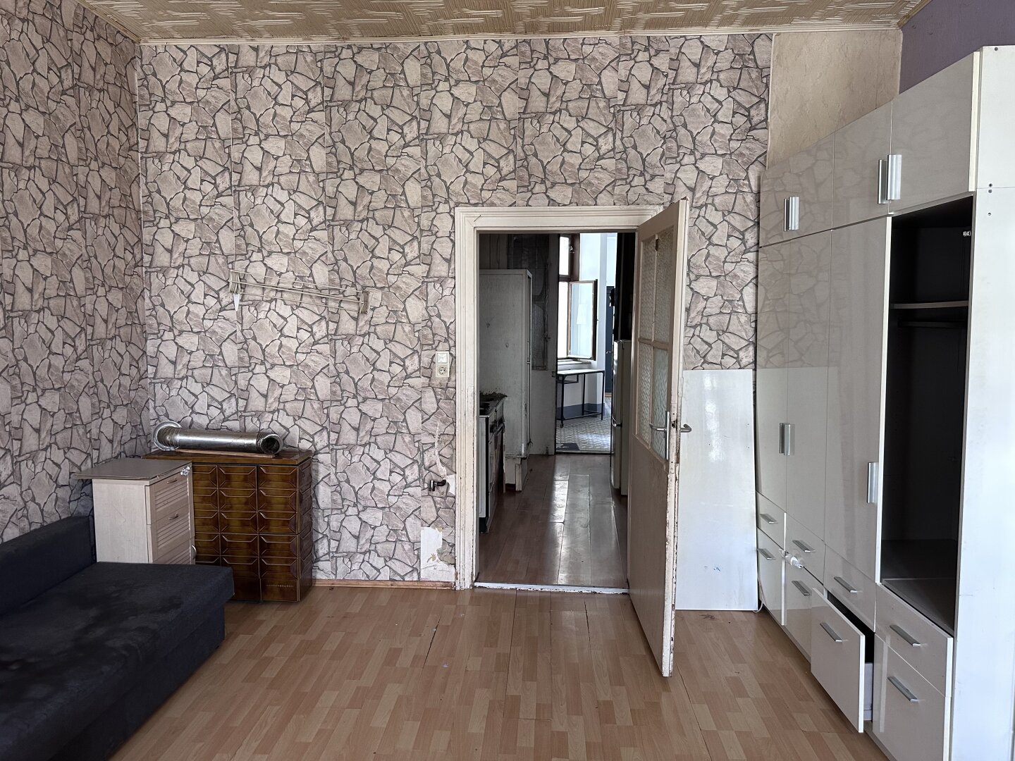 1-Zimmer in einem modernisierten ALTBAUHAUS