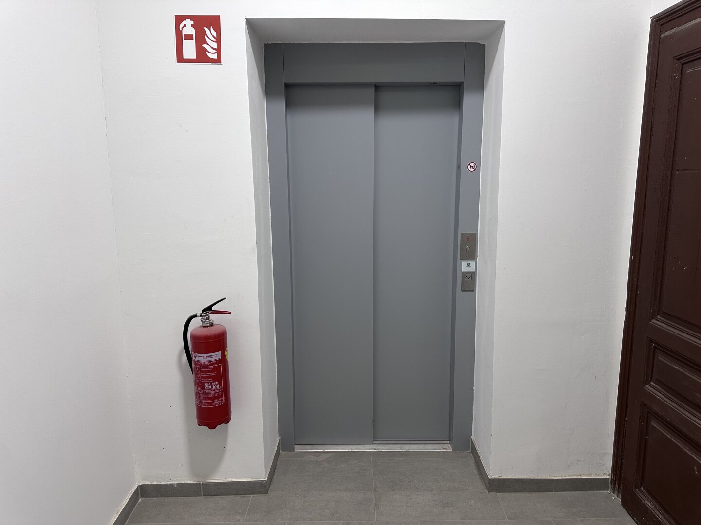 1-Zimmer in einem modernisierten ALTBAUHAUS