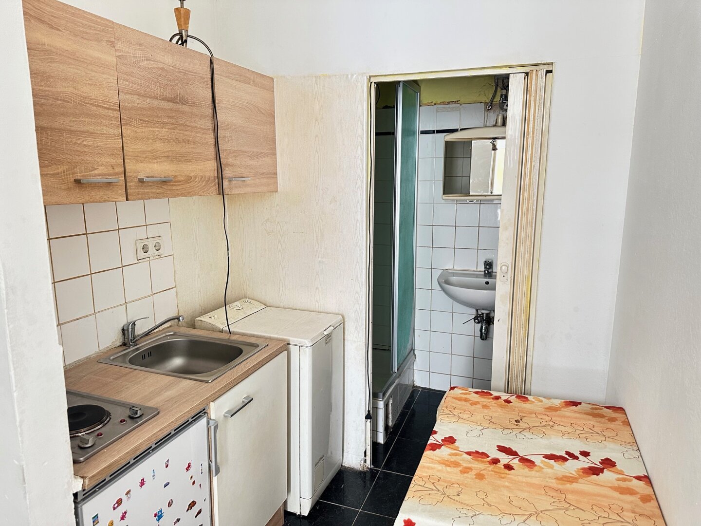 AUGARTEN - Kleine Wohnung mit Dusche/WC mit Sanierungsbedarf