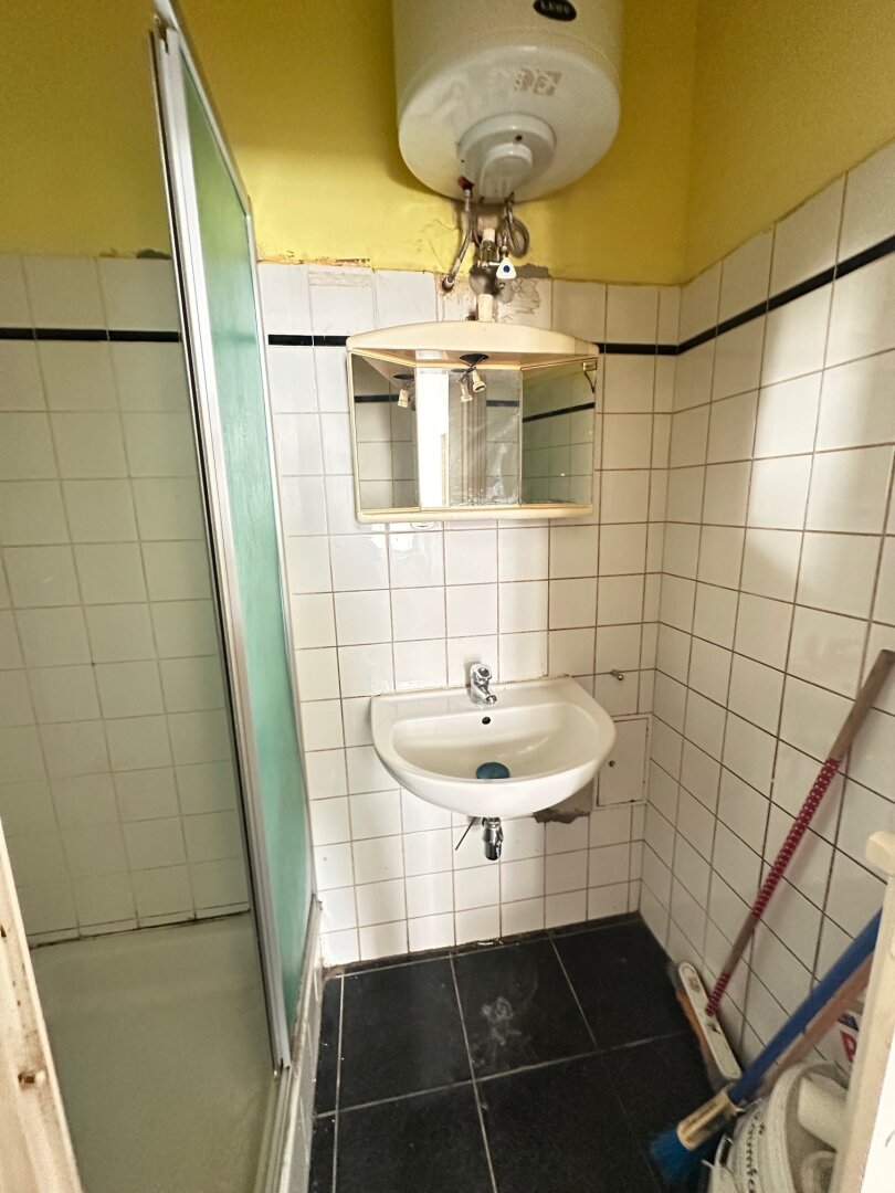 AUGARTEN - Kleine Wohnung mit Dusche/WC mit Sanierungsbedarf