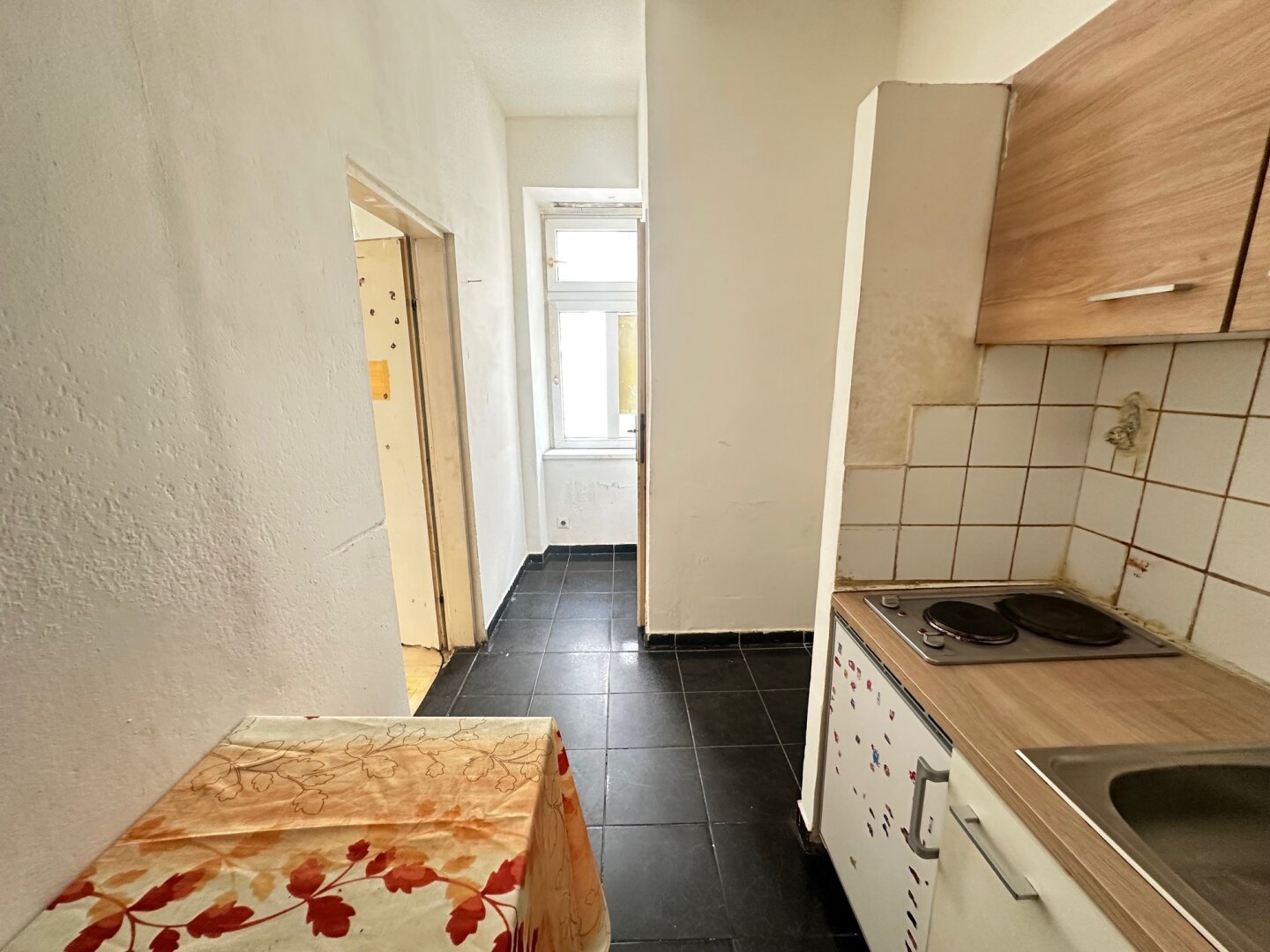AUGARTEN - Kleine Wohnung mit Dusche/WC mit Sanierungsbedarf