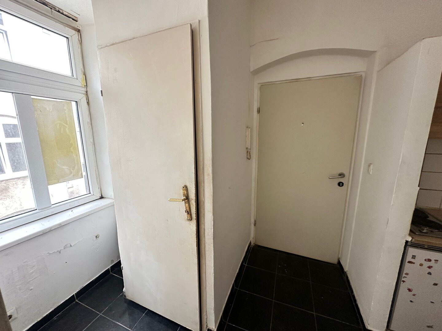 AUGARTEN - Kleine Wohnung mit Dusche/WC mit Sanierungsbedarf