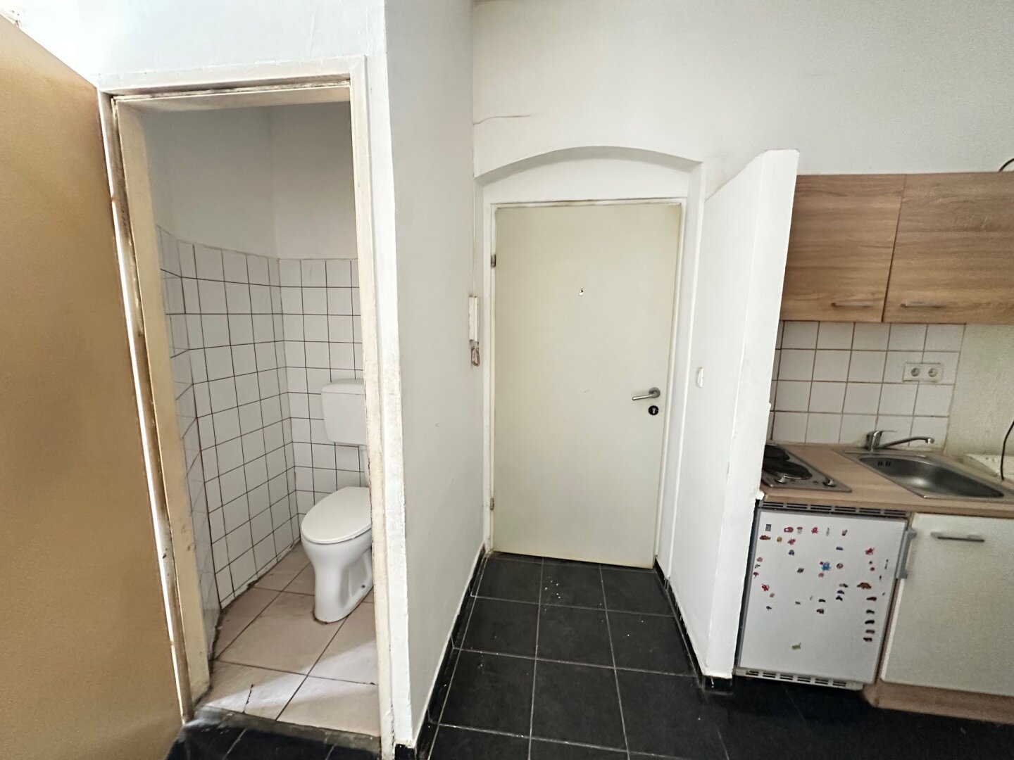 AUGARTEN - Kleine Wohnung mit Dusche/WC mit Sanierungsbedarf