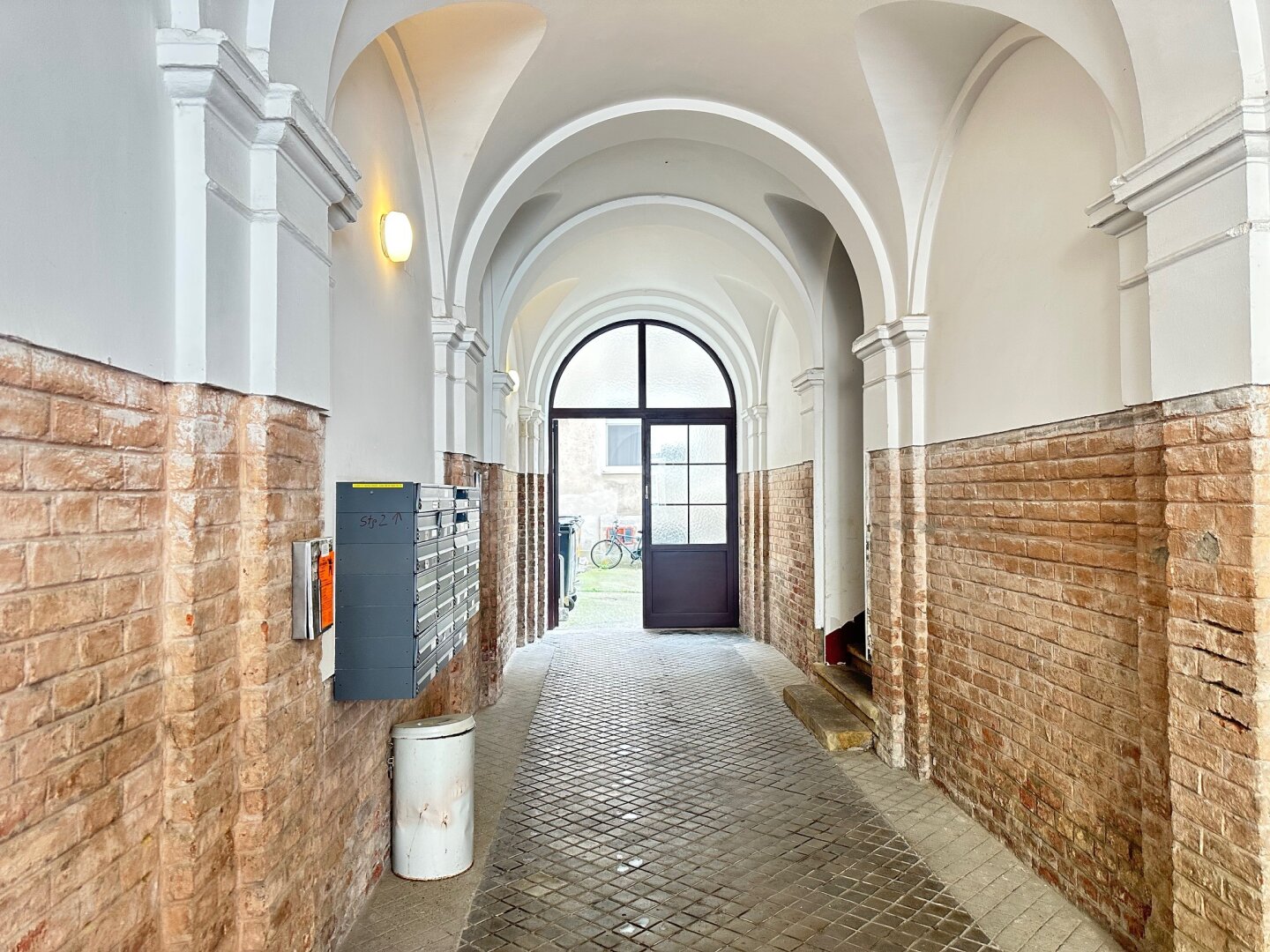 AUGARTEN - Kleine Wohnung mit Dusche/WC mit Sanierungsbedarf