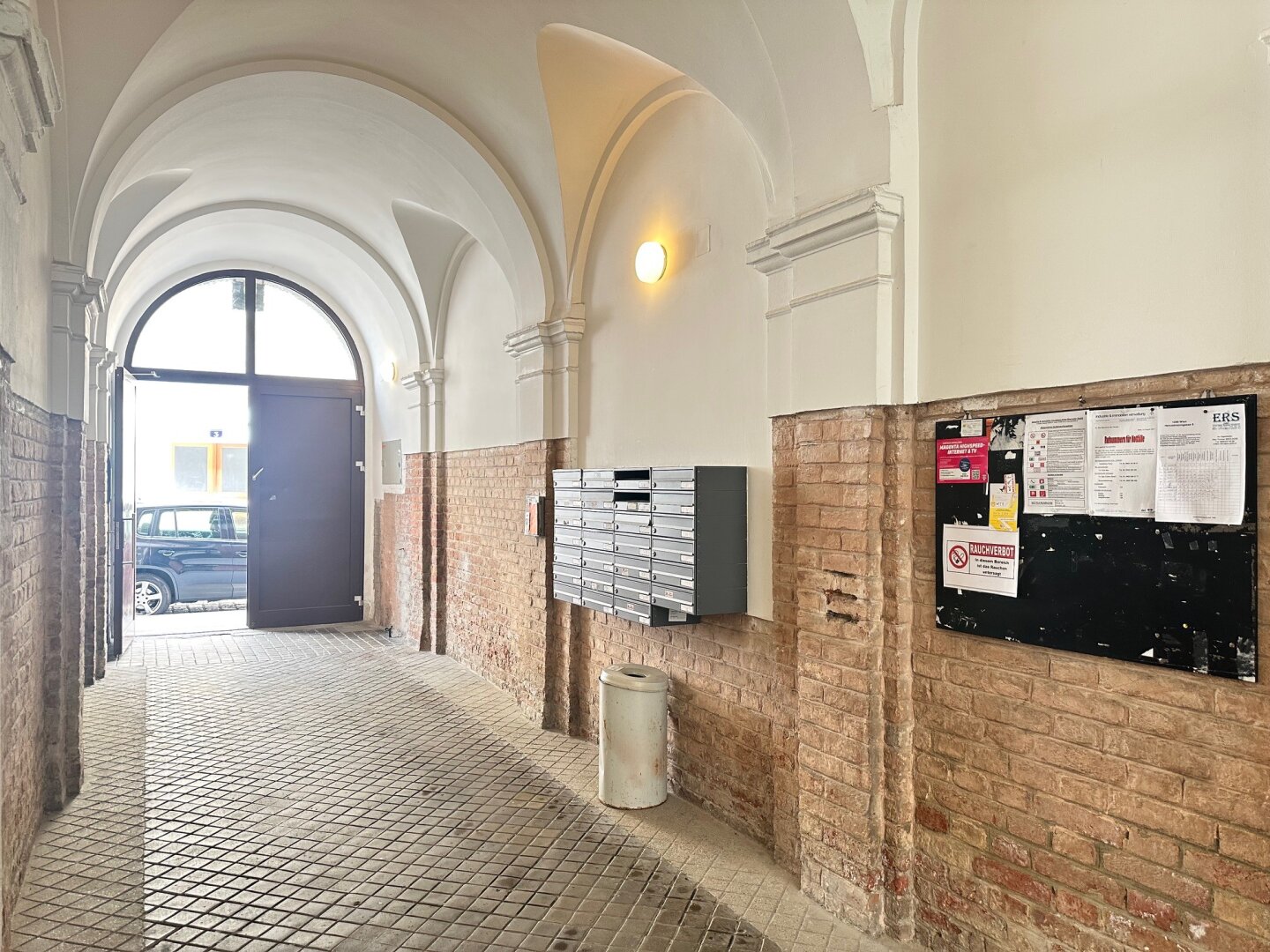 AUGARTEN - Kleine Wohnung mit Dusche/WC mit Sanierungsbedarf