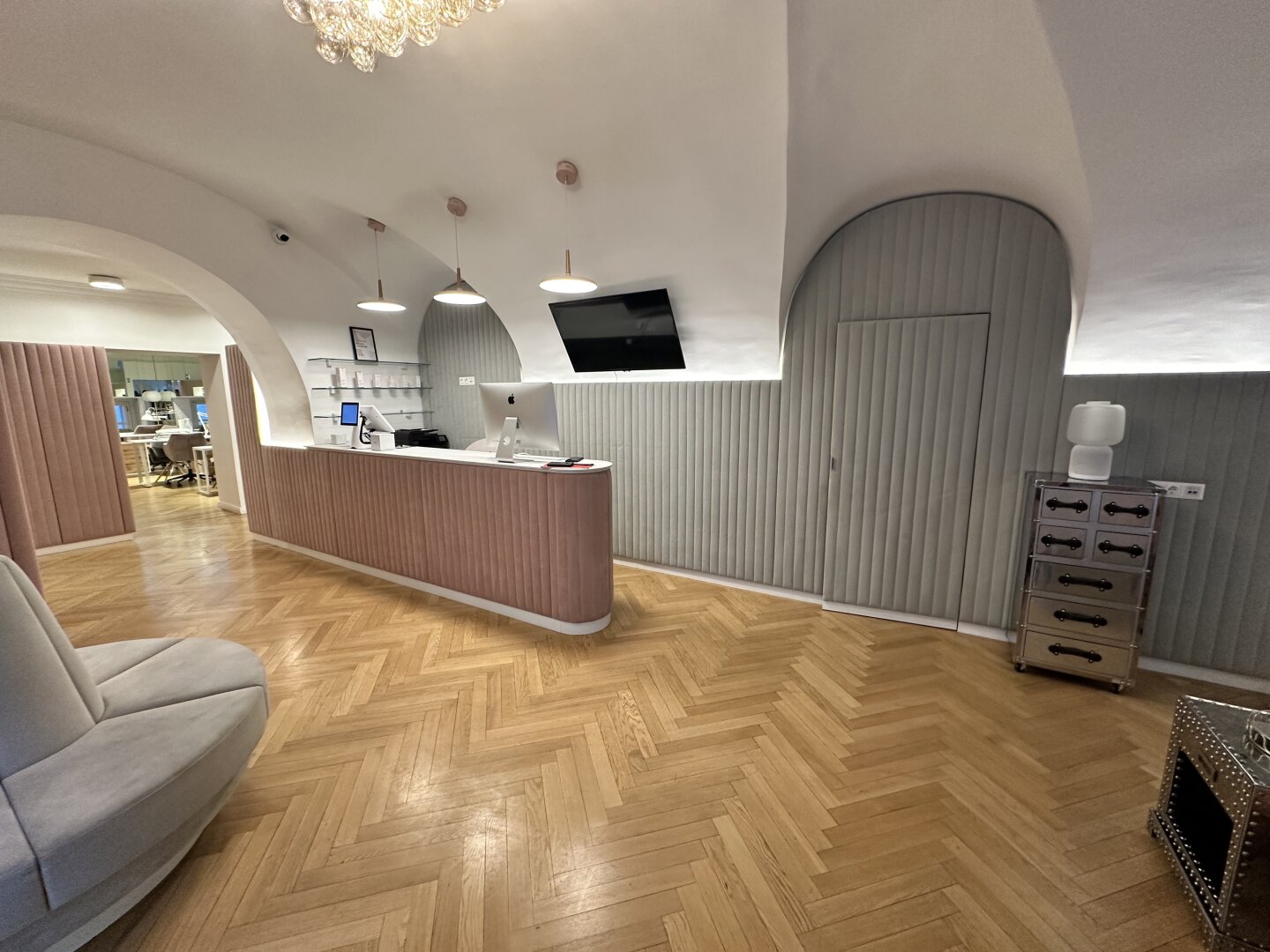 Topsaniertes Geschäftslokal - Beautysalon im Herzen Wiens – vielfältige Nutzungsmöglichkeiten auch für Kanzleien, Ärzte, etc.