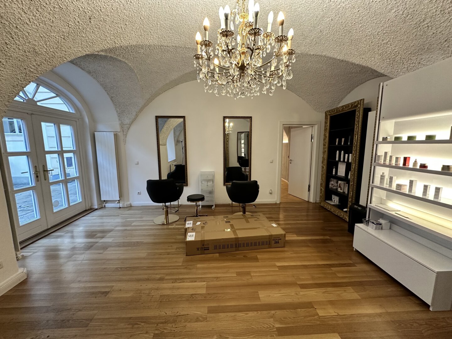 Topsaniertes Geschäftslokal - Beautysalon im Herzen Wiens – vielfältige Nutzungsmöglichkeiten auch für Kanzleien, Ärzte, etc.