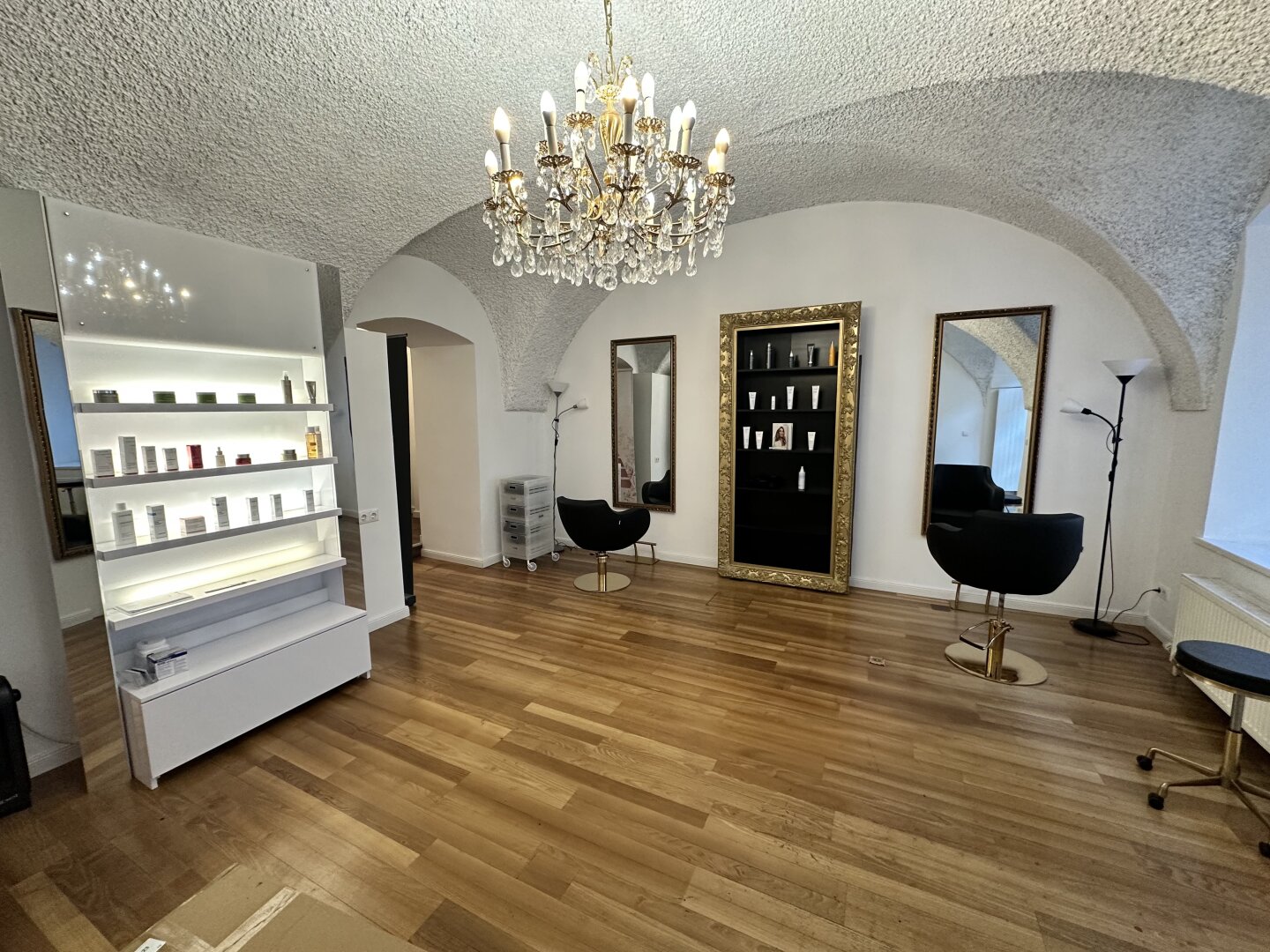 Topsaniertes Geschäftslokal - Beautysalon im Herzen Wiens – vielfältige Nutzungsmöglichkeiten auch für Kanzleien, Ärzte, etc.
