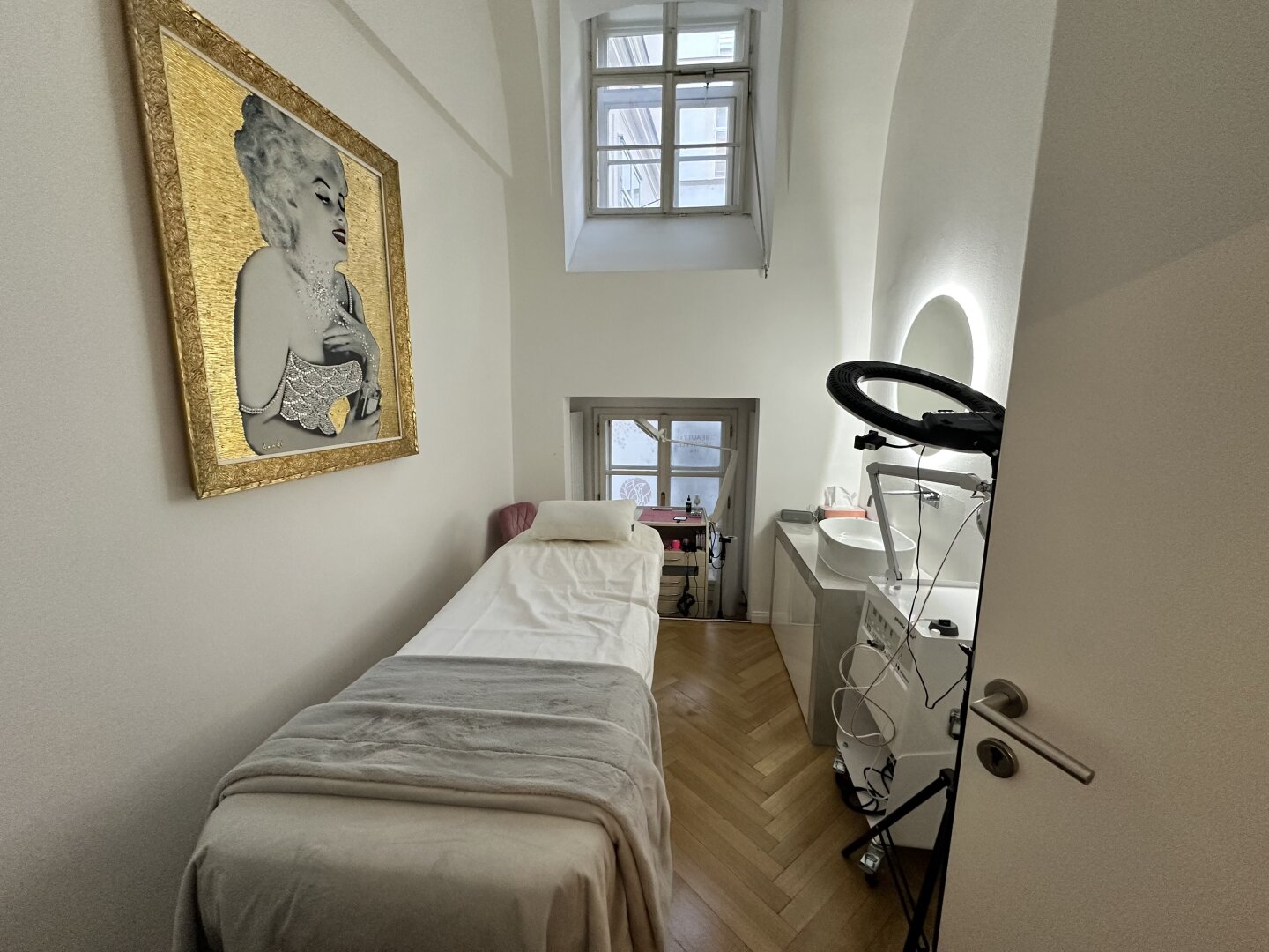 Topsaniertes Geschäftslokal - Beautysalon im Herzen Wiens – vielfältige Nutzungsmöglichkeiten auch für Kanzleien, Ärzte, etc.