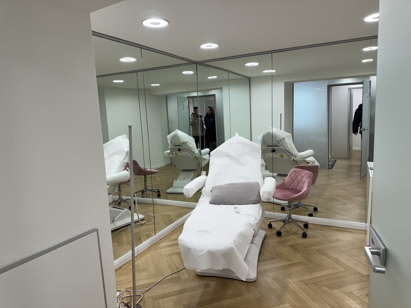 Topsaniertes Geschäftslokal - Beautysalon im Herzen Wiens – vielfältige Nutzungsmöglichkeiten auch für Kanzleien, Ärzte, etc.